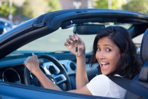 woman with car insurance in Aurora, il